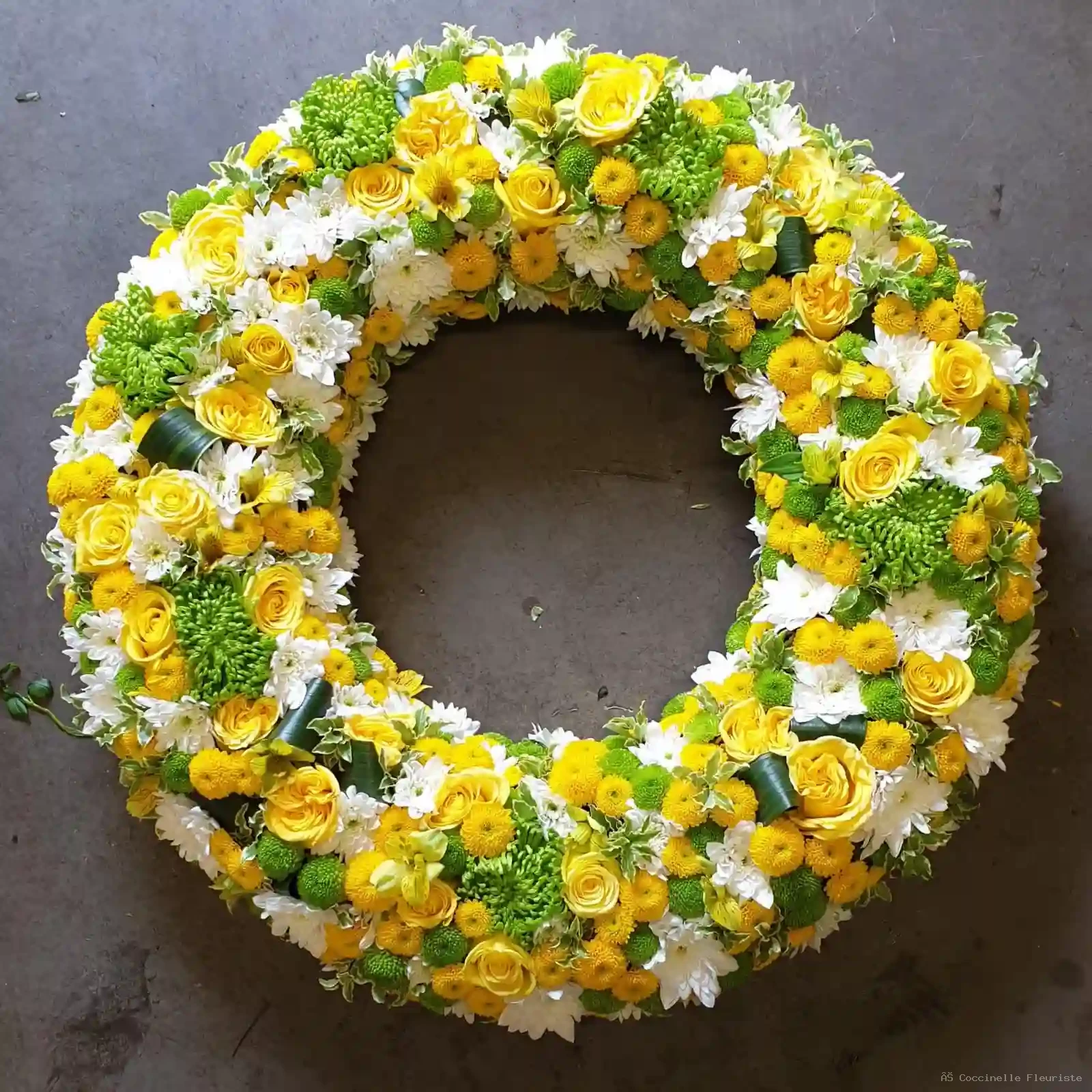 Couronne — composition florale Coccinelle
